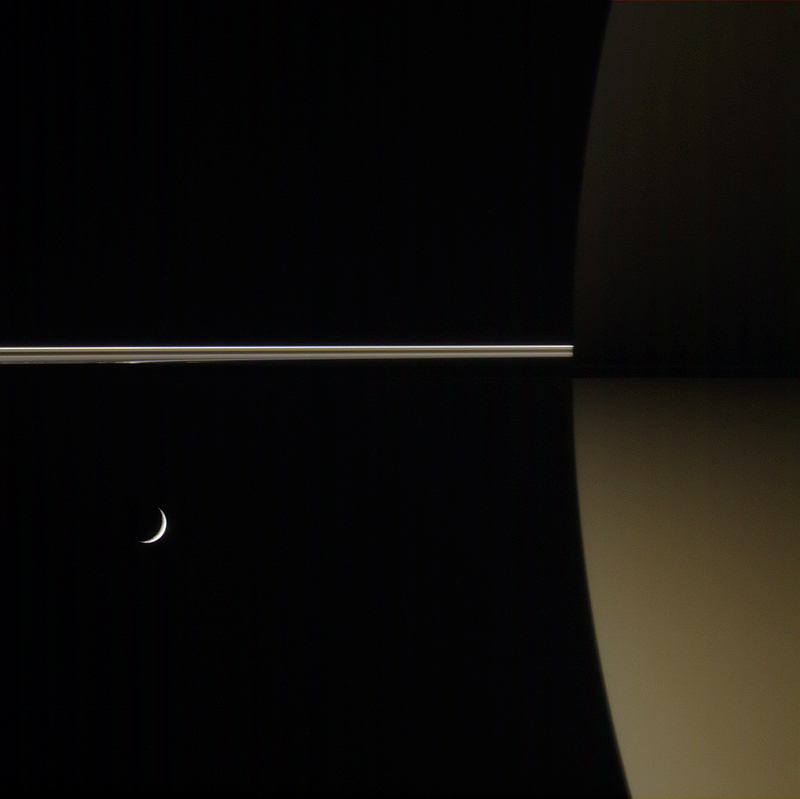 saturn_tethrings_jan09 Saturn's rings and Tethys